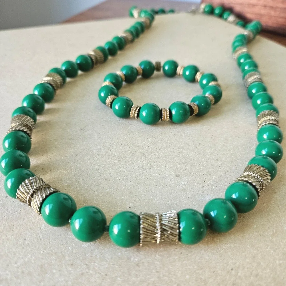 Talbots Green Long Bead Knotted Necklace Bracelet Set Gold Tone Chunky Boho 60s - Picture 2 of 5